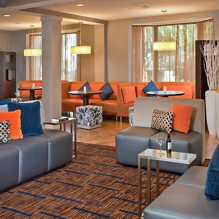 Courtyard By Marriott Frederick Hotel